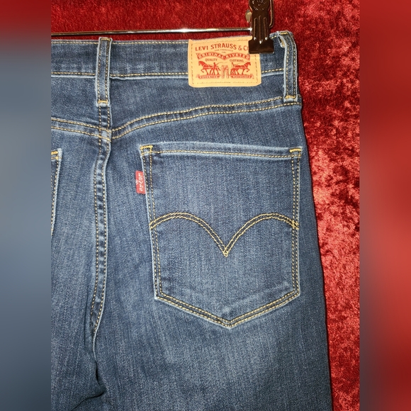 Levi Flares in 27' - Picture 4 of 6